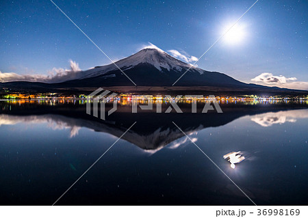 《山梨県》満天の星空・富士山《山中湖》 《山梨県》満天の星空・富士山《山中湖》 36998169