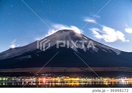 《山梨県》満天の星空・富士山《山中湖》 《山梨県》満天の星空・富士山《山中湖》 36998172