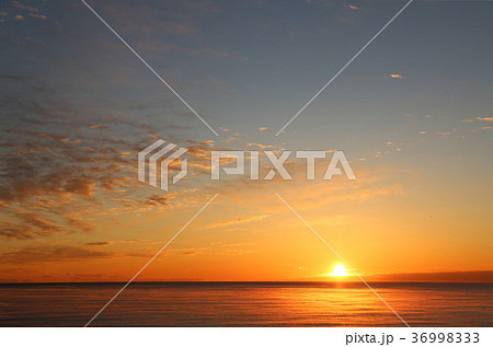 12月末の日の出　茨城県日立市　久慈浜海岸 36998333