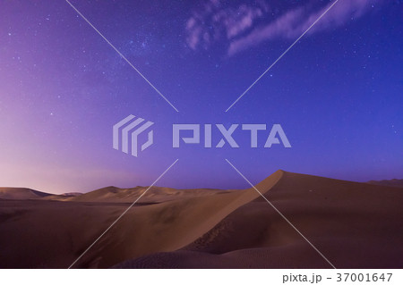 Huacachina desert dunes 37001647