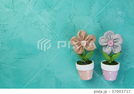 Two fabric flowers 37003717