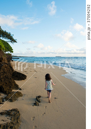 Child Playing on Beach in Oahu Hawaii 37004292