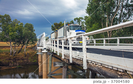 Rawsonville Bridge over the Macquarie River Rawsonville Bridge over the Macquarie River 37004580