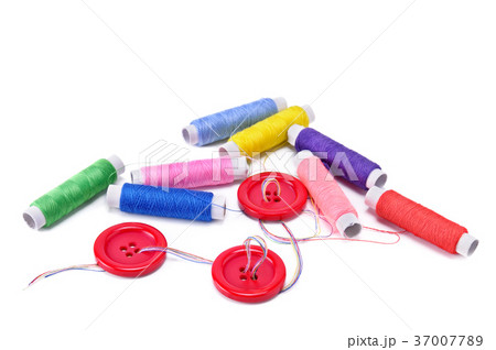 Sewing thread and buttons isolated on white  37007789
