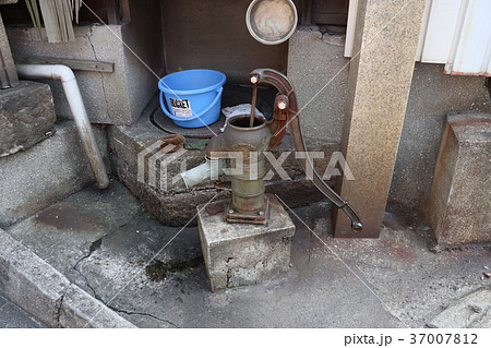 井戸水用の手押しポンプ 37007812