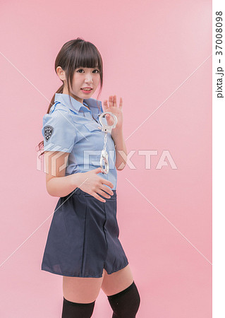 女性警官コスプレ 手錠振り向き 女性警官コスプレ 手錠振り向き 37008098