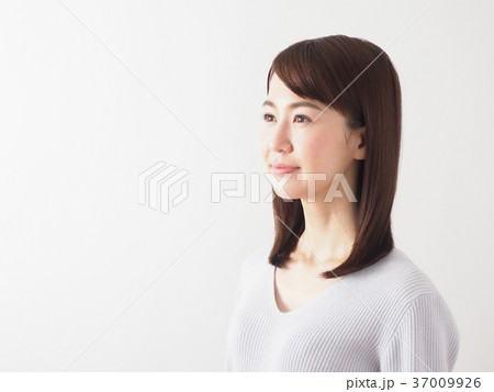 女性の横顔 女性の横顔 37009926