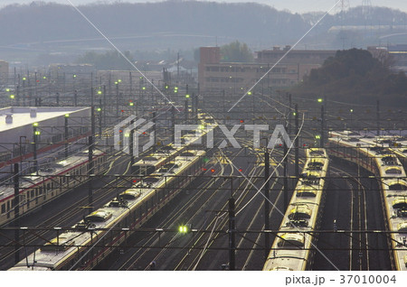 早朝の若葉台検車区の京王線 37010004