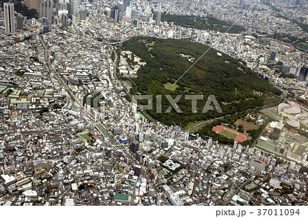 代々木公園を渋谷区富ケ谷付近から空撮の写真素材