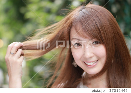 美しい髪と歯の美女 美しい髪と歯の美女 37012445