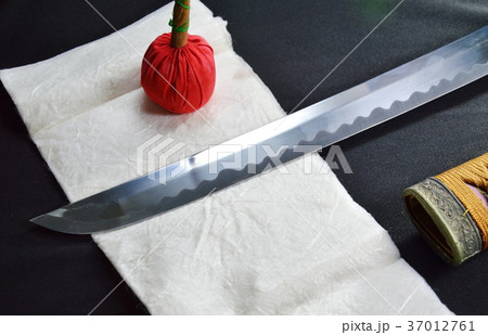 Japanese samurai sword blade and red compress  37012761