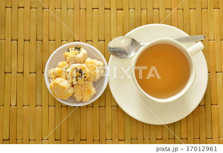 Chinese mini cookies dressing black and tea cup Chinese mini cookies dressing black and tea cup 37012961
