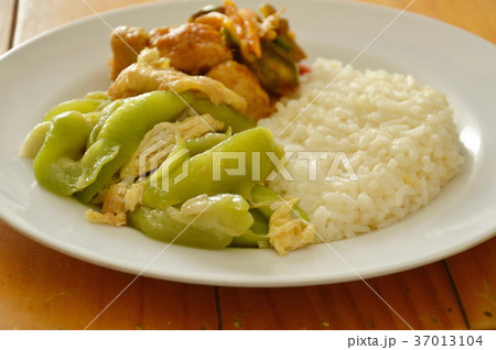 stir fried gourd with egg and spicy fish ball  37013104