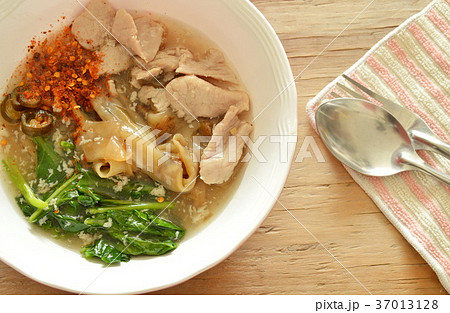 stir fried large noodle with marinated pork stir fried large noodle with marinated pork 37013128