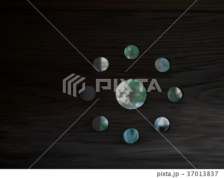 熊本藩主細川家の家紋 九曜紋 (細川家墓所・泰勝寺跡) 熊本藩主細川家の家紋 九曜紋 (細川家墓所・泰勝寺跡) 37013837