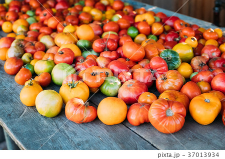 Colorful Organic Tomatoes On Local Farmers Grocery 37013934
