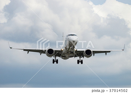 航空機着陸シーン 航空機着陸シーン 37014502