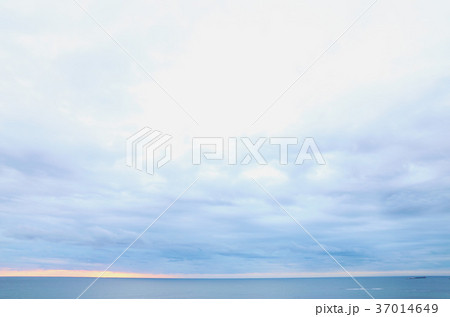 曇り空の朝　12月末　茨城県日立市　久慈浜海岸 37014649