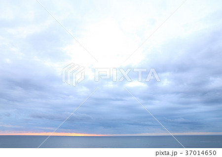 曇り空の朝 12月末 茨城県日立市 久慈浜海岸 曇り空の朝 12月末 茨城県日立市 久慈浜海岸 37014650