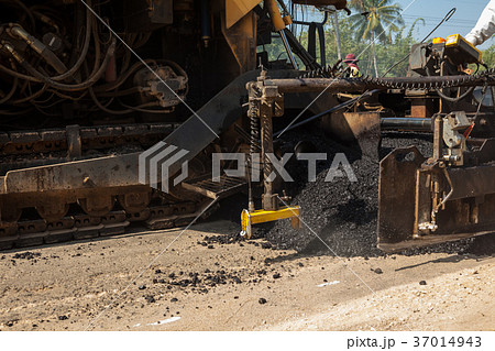 An asphalt machine 37014943