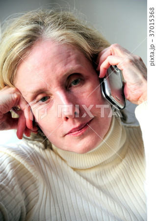 Female beauty relaxing at home. 37015368