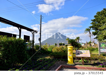 開聞岳山麓風景　JR指宿枕崎線　西大山駅　黄色いポスト　鹿児島県指宿市 37015545