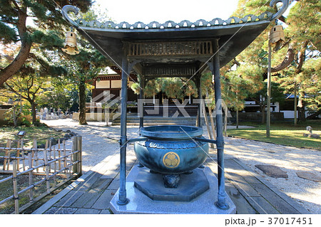 東漸寺の香炉 (千葉県松戸市とうぜんじ) 東漸寺の香炉 (千葉県松戸市とうぜんじ) 37017451