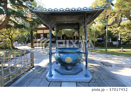 東漸寺の香炉　（千葉県松戸市とうぜんじ） 37017452