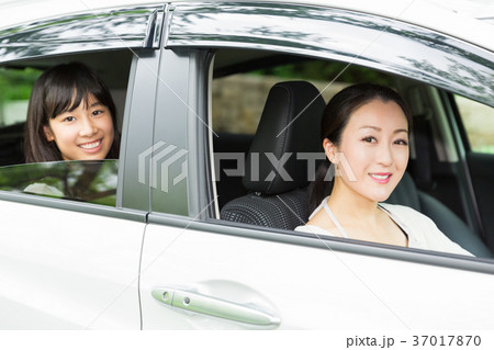 親子と自動車 親子と自動車 37017870
