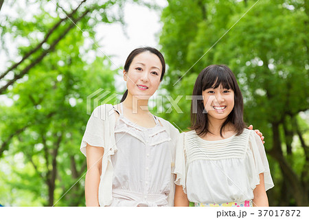 笑顔の親子 笑顔の親子 37017872