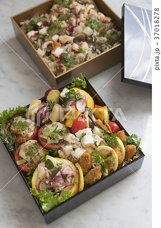 秋の行楽弁当 秋の行楽弁当 37018278