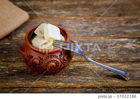 Meat Dumplings pelmeni with on rustic background 37022186