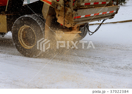 Machine for the maintenance of highways  37022384