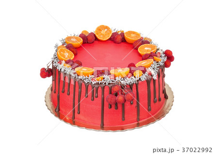 A delightful red cake made of fruits and chocolate 37022992