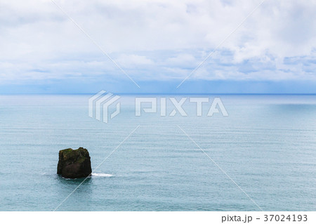 stack in Atlantic ocean near Dyrholaey promontory 37024193