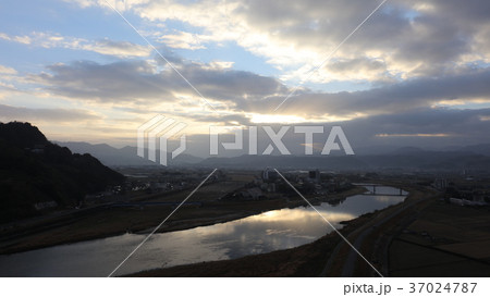 2018年_初日の出 薄日・曇り・曇天・夜明け(福岡県朝倉市) 2018年_初日の出 薄日・曇り・曇天・夜明け(福岡県朝倉市) 37024787
