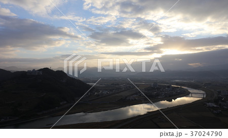 2018年_初日の出 薄日・曇り・曇天・夜明け(福岡県朝倉市) 2018年_初日の出 薄日・曇り・曇天・夜明け(福岡県朝倉市) 37024790