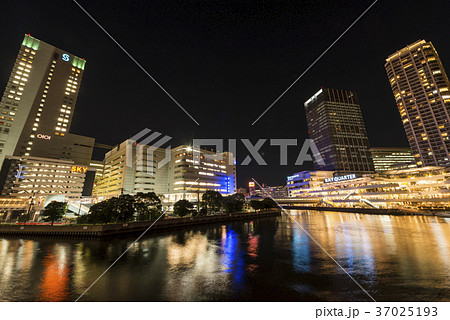 横浜駅東口周辺の夜景 37025193