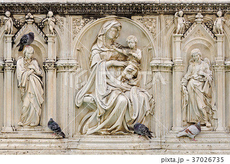 Fonte Gaia, Madonna and Child - Siena 37026735
