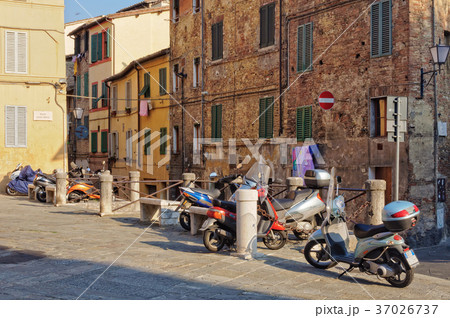 Piazza Santo Spirito - Siena 37026737