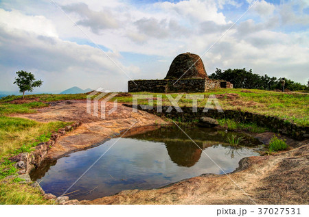 Ruined Stupa on the Yapahuwa Rock 37027531