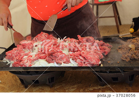 十和田バラ焼きの調理 37028056