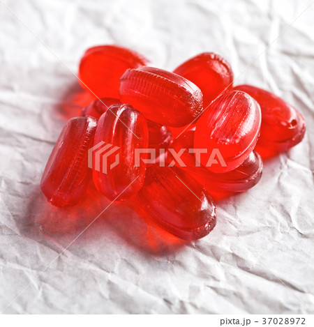 heap of red candies 37028972