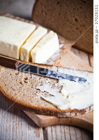 fresh rye bread and butter 37029131