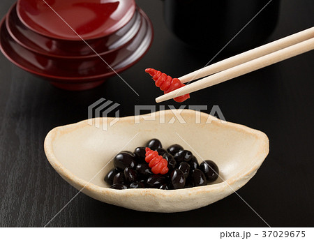 お節料理 黒豆とちょろぎ お節料理 黒豆とちょろぎ 37029675