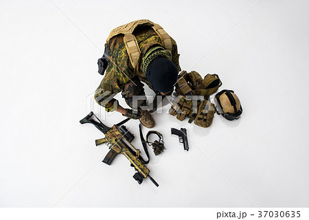 Soldier binding laces on shoes Soldier binding laces on shoes 37030635
