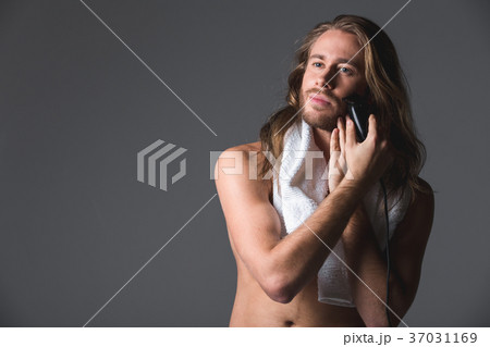 Handsome man arranging his look 37031169