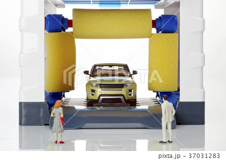 自動車 ビジネスマン ビジネスウーマン 37031283