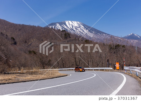 栃木県日光市 いろは坂と男体山(3月) 栃木県日光市 いろは坂と男体山(3月) 37031367