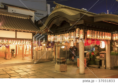 大阪・夜の法善寺 37031833